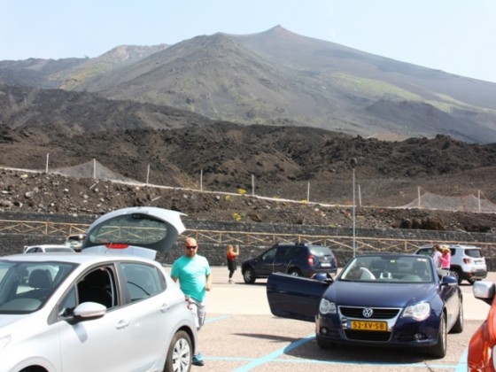 Parkeren bij Etna voor beklimming.